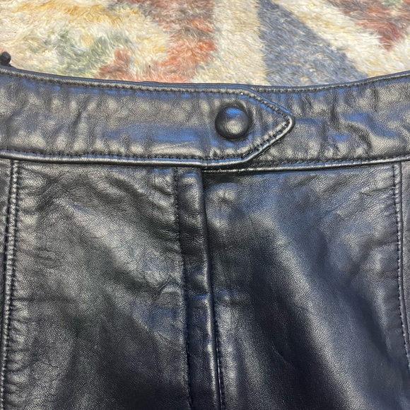 Black Leather Pencil Skirt 🖤 - Picture 3 of 5